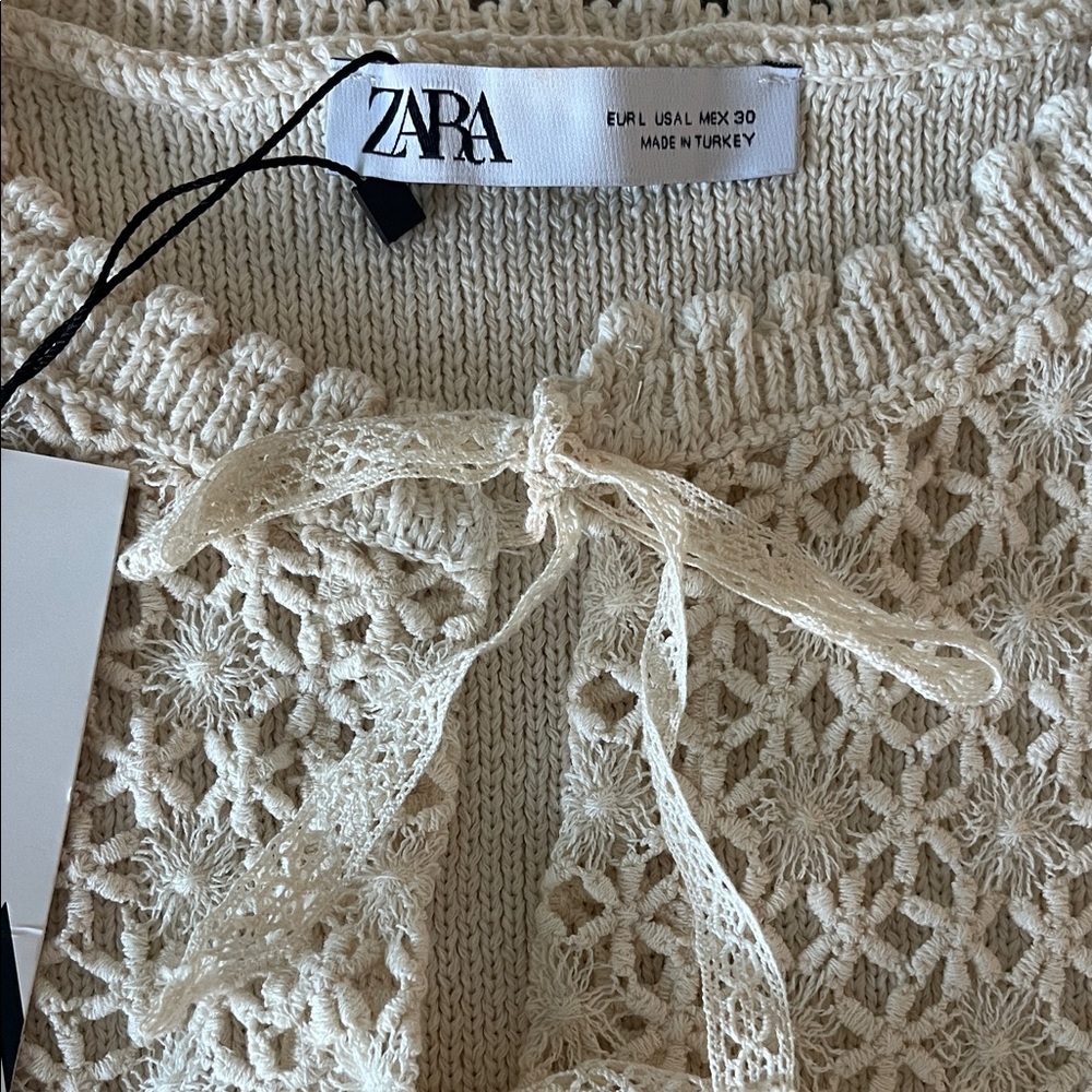 Zara Sleeveless Cream Lace Ruffle Top - Picture 2 of 9
